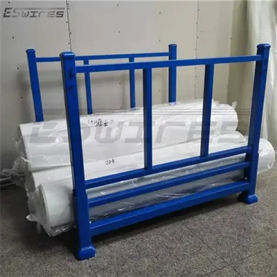 Pallet van stoffen rollen